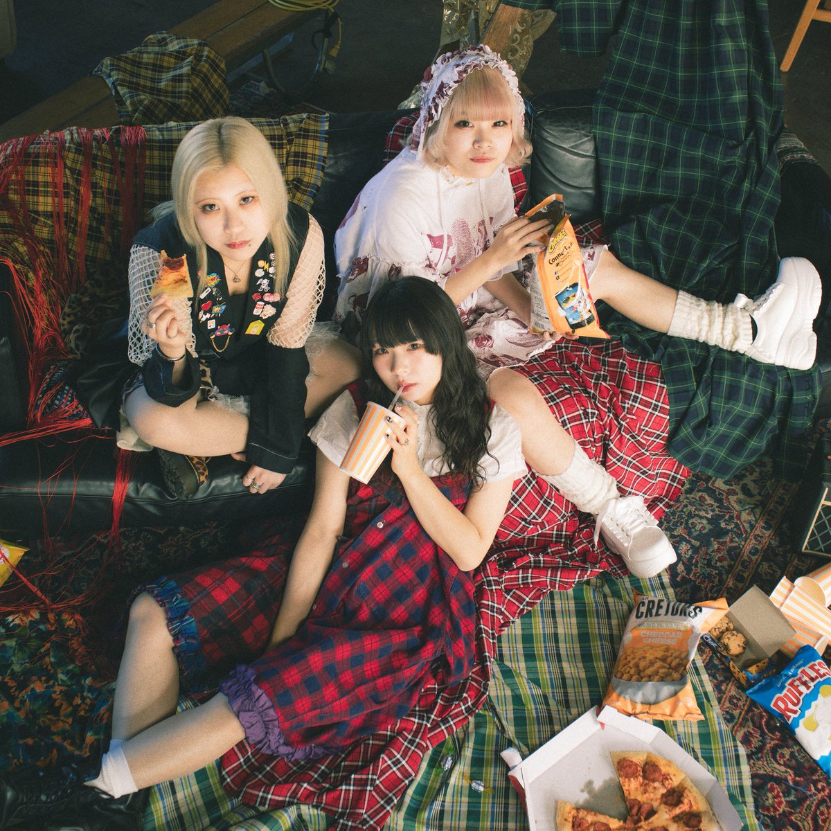 __Junky58__'s tweet photo. 【💖💖本日発売💖💖】
本日7/8（水）から、
各CDショップ・オンラインストア等で『JUNKY BOMB』が発売されます❣️

各ショップにて展開されておりますので、ぜひご覧ください💿🎶
見かけた際は写真等、いっぱい載せてください⤴️
この機会にぜひお手に取ってみてください✨✨ https://t.co/3I3SNVNY6F