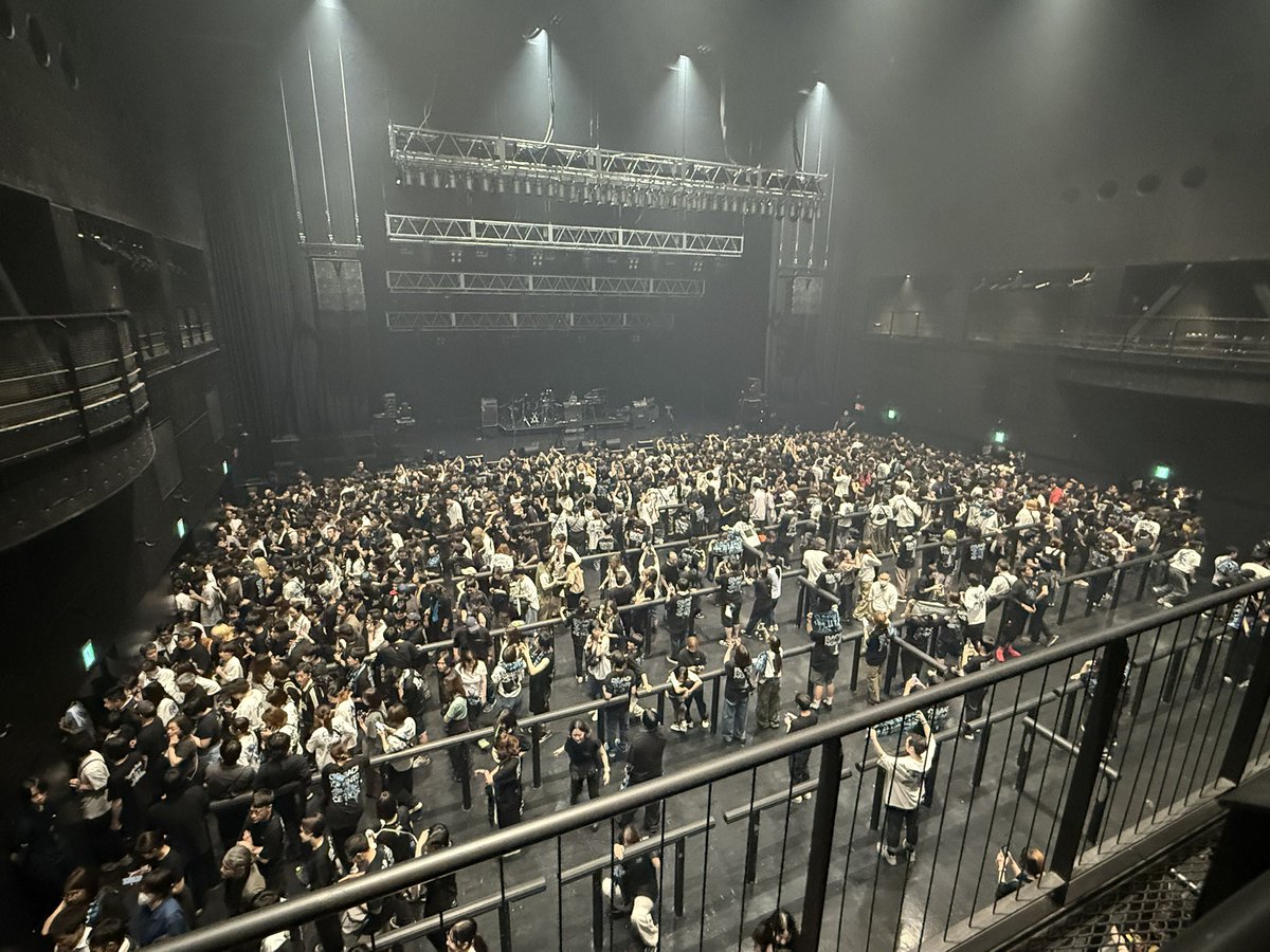 badyrafy's tweet photo. 2階席からばれるしゅうじ https://t.co/VMYuiykwpr