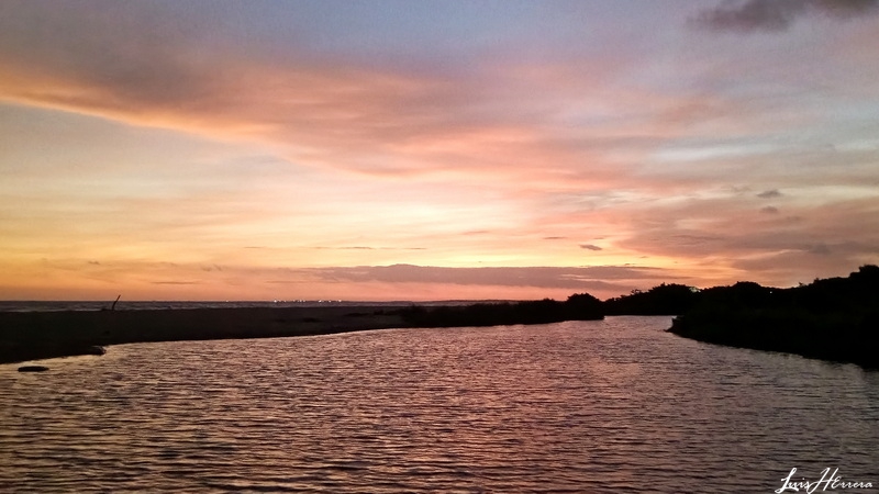 lrobertoherrera's tweet photo. #AmaneceresGuajiros; Buenos Días Mundo, @postalesguajiras, del amanecer en Las Costas Riohacheras. #Laguajira: tierra de los amaneceres irrepetibles.  @seguidores @postales_col @mincultura  @GOBGUAJIRA @lmagenesTuits @lmagenesTuits. https://t.co/A7ShOQkeDv