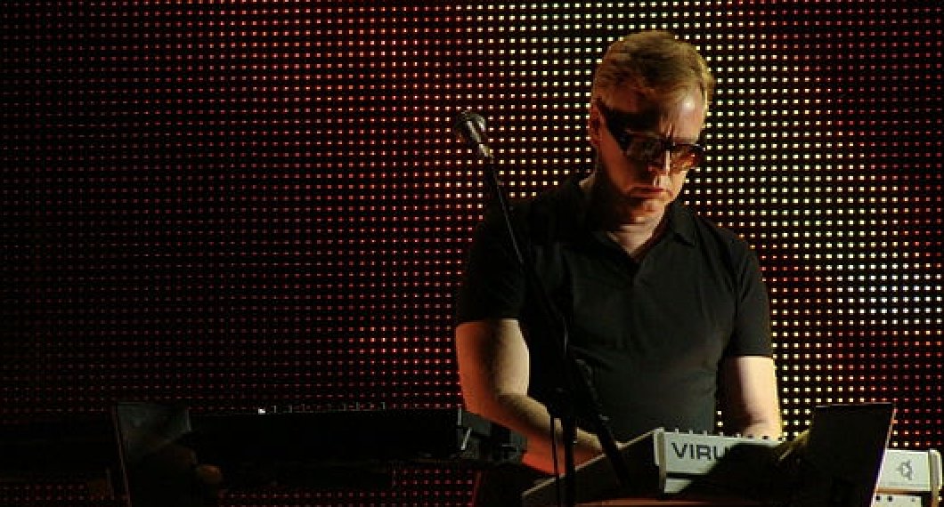 CasitaTerrock's tweet photo. 🎧🎶🙃 La rola del día!
Never Let Me Down Again de #DepecheMode!
En su natalicio, recordamos a #AndyFletcher! ⭐😎 #RockIcon!
Músico inglés, tecladista y miembro fundador de la banda.
Canción de Music for the Masses (1987), su sexto álbum de estudio.
▶️ https://t.co/WSAabG968I
https://t.co/wjUv93Jc1L
