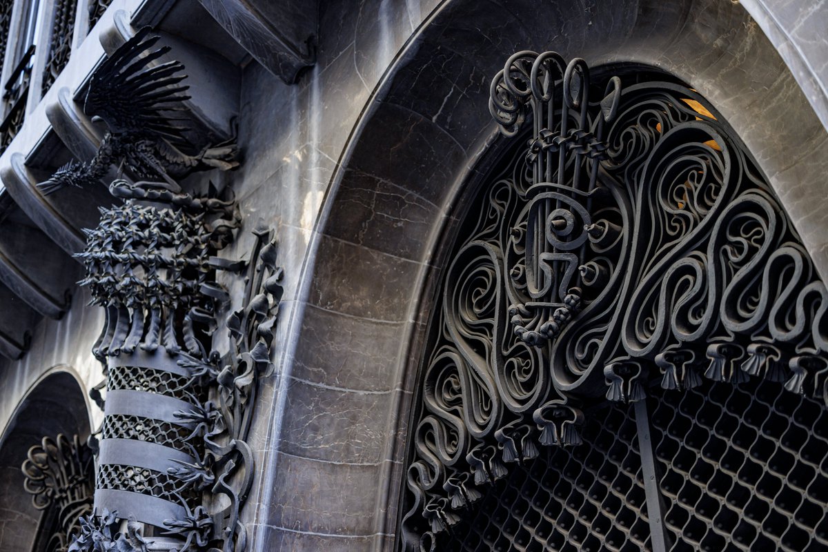 PalauGuell's tweet photo. 🔥 Quan el ferro parla, Gaudí escolta!
Inaugurada l’exposició “Gaudí i l’art del ferro: de Riudoms al Palau Güell” a #Riudoms, on les portes i els balcons no només s’obren: expliquen històries.
📐✏️El #PalauGüell va ser-hi present! 
@diba @culturadiba #AnyGaudí #Unesco @ajriudoms https://t.co/rw7oIhf4fI