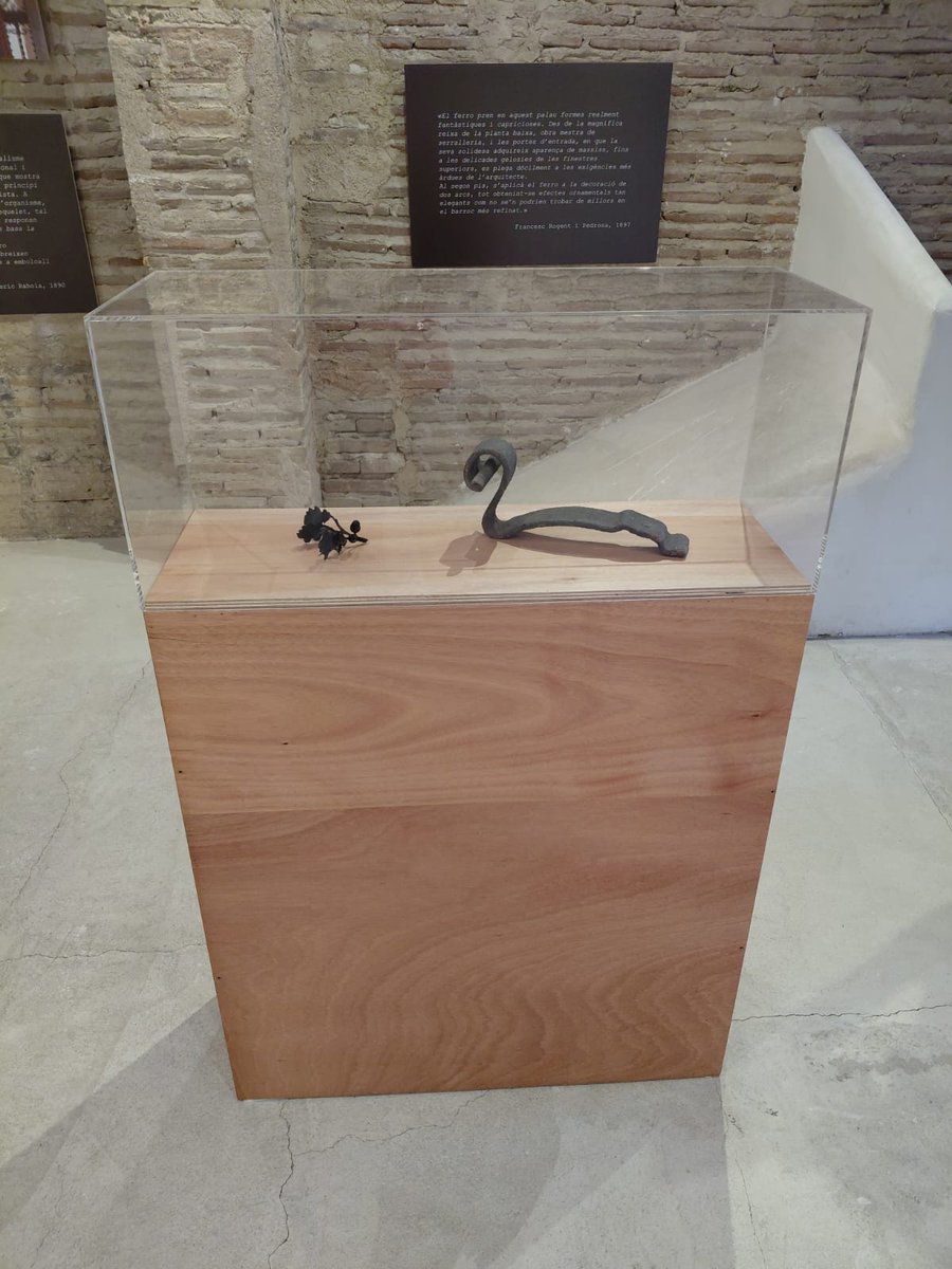 PalauGuell's tweet photo. 🔥 Quan el ferro parla, Gaudí escolta!
Inaugurada l’exposició “Gaudí i l’art del ferro: de Riudoms al Palau Güell” a #Riudoms, on les portes i els balcons no només s’obren: expliquen històries.
📐✏️El #PalauGüell va ser-hi present! 
@diba @culturadiba #AnyGaudí #Unesco @ajriudoms https://t.co/rw7oIhf4fI