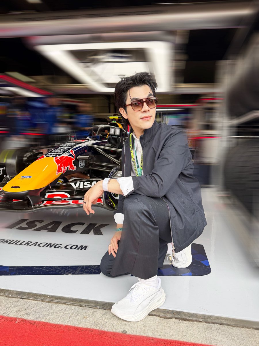 clear_th's tweet photo. Where speed meets style and confidence stays clear 💙🏁🏎️

#ClearMenThailand #ClearMaxCharge #ClearThailandxMile  #ชาร์จพลังเต็มแม็กซ์ #Racing https://t.co/fuJFybBA0c