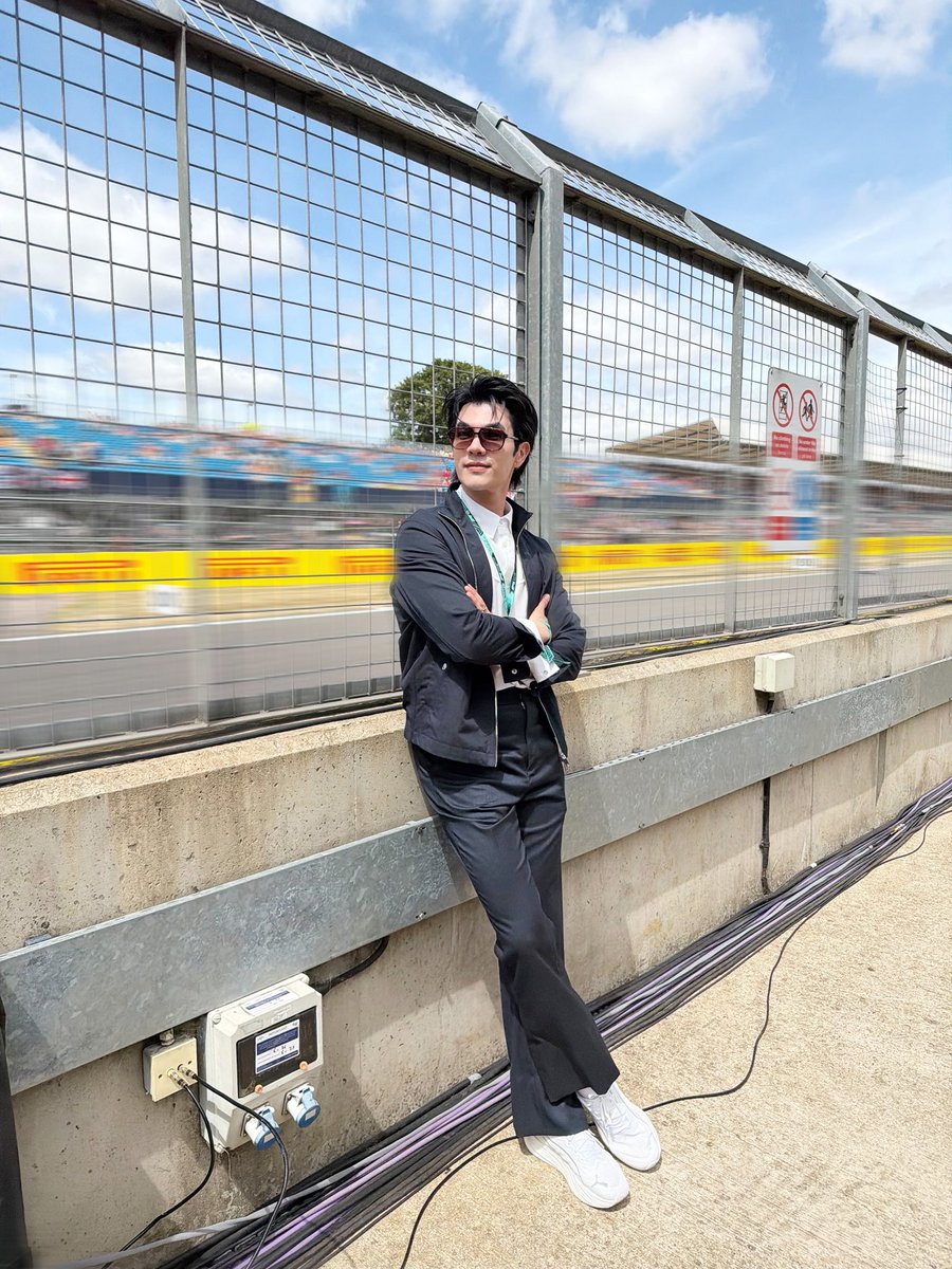 clear_th's tweet photo. Where speed meets style and confidence stays clear 💙🏁🏎️

#ClearMenThailand #ClearMaxCharge #ClearThailandxMile  #ชาร์จพลังเต็มแม็กซ์ #Racing https://t.co/fuJFybBA0c