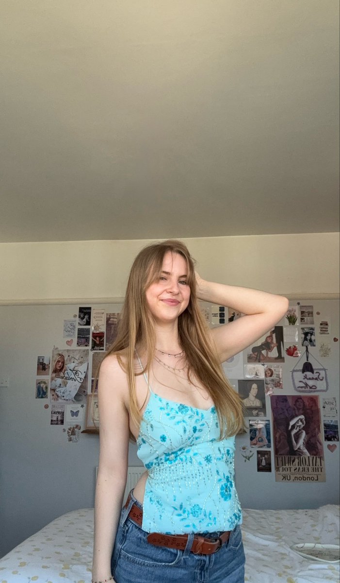 JazH464's tweet photo. who else is on the countdown until dependent on friday 🤭💗 #SelfiesForDependent https://t.co/JDz4vnCLVF