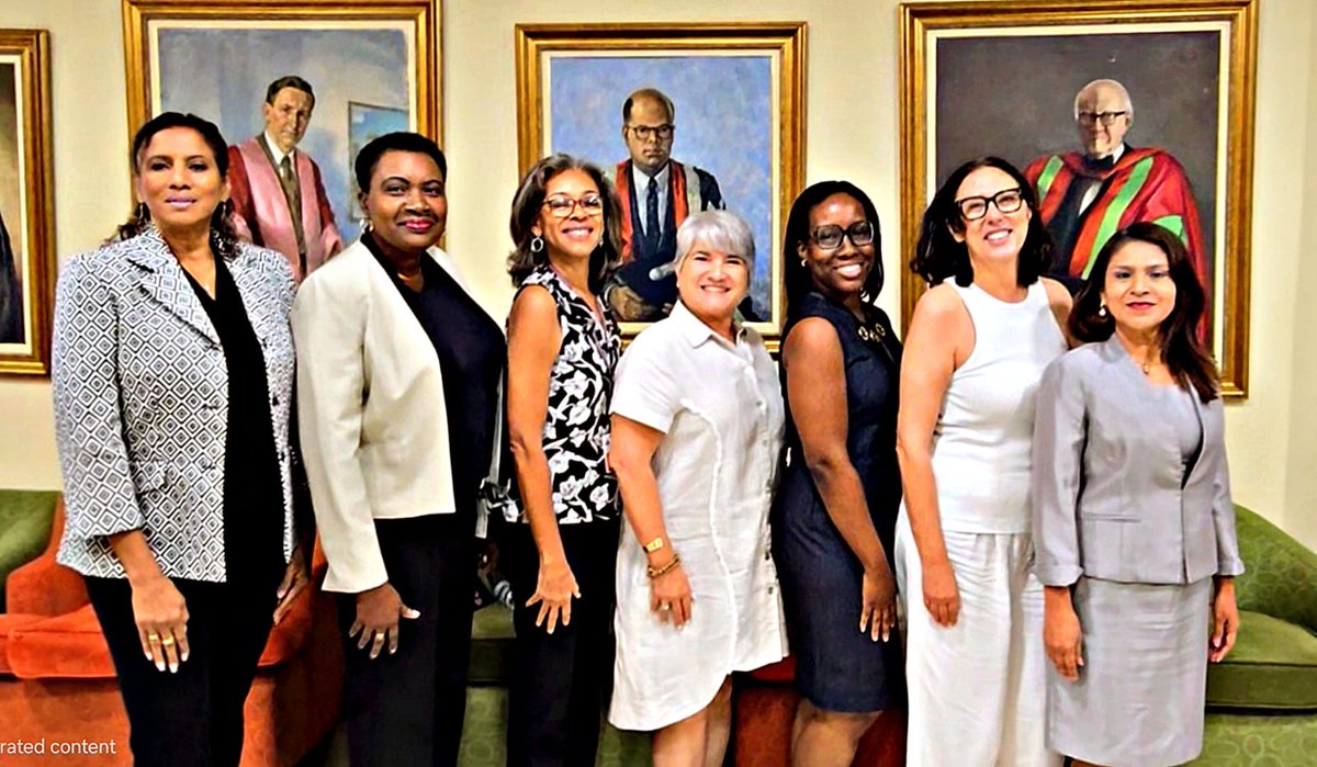 Embpanamajam's tweet photo. S.E.Elida Alcedo Guardia sostuvo reunión con autoridades académicas y del Centro de Latinoamérica–Caribe de la UWI para explorar oportunidades de formación en inglés como segunda lengua para estudiantes, docentes y funcionarios panameños. https://t.co/DX9xrcOywT