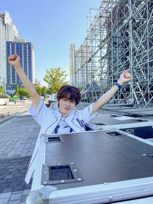 keingju's tweet photo. 이건 무슨 거의
얏따! 집 대출금 다 갚았다!
수준💞 https://t.co/HxEltzak47