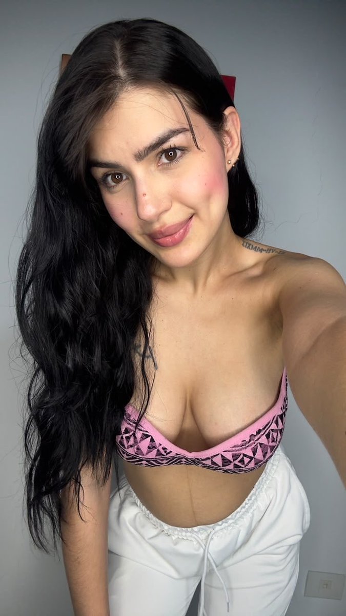 MissHannahLee0's tweet photo. do you mind if i give you my number? https://t.co/mFc3EJqOeF
