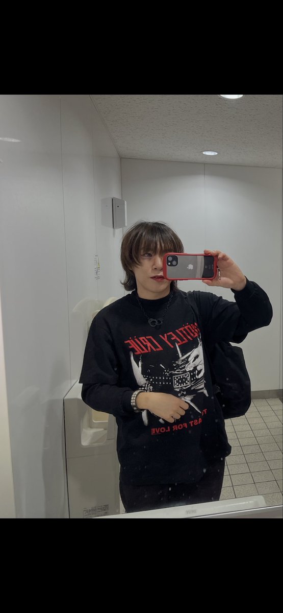 skm2n666's tweet photo. てこで推しの星空あずきさんつながり？で地雷系？もどきのメイクでも載せよう！
服装の通りモトリークルー のライブ参戦の時の。血まみれ白衣🥼でメンバーと写真撮った。（先着販売だったVIPチケ特典）
推しから反応もらえて、すかさず切り札？の過去イチ盛れてる写真を出しちまった https://t.co/qoLHnK0FTA