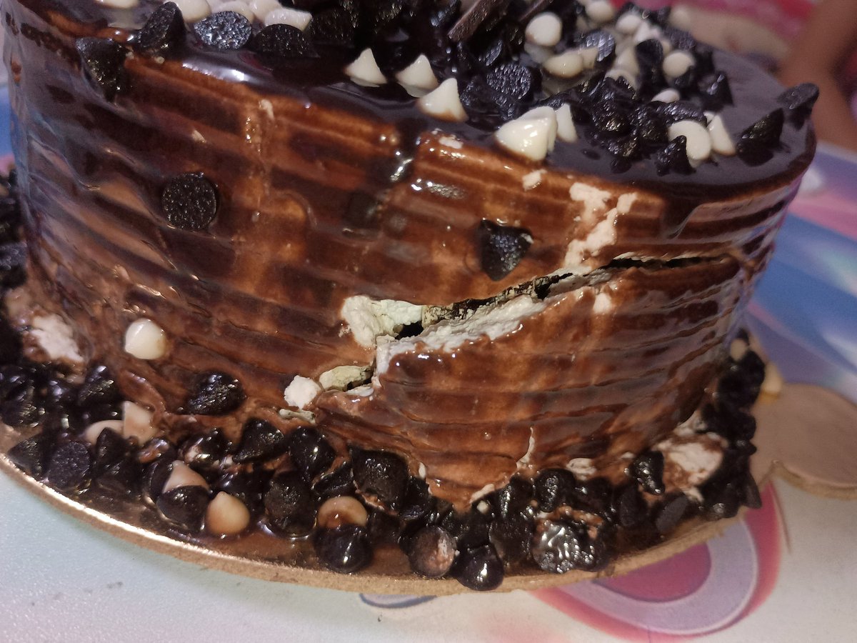 xploision's tweet photo. Ordered a cake through Swiggy but what I received was completely different from the image shown and The cake looked spoiled. Was a horrible experience and worst customer support,@Swiggy. #Swiggy #CustomerExperience I attached the picture of what I ordered and what received https://t.co/EH5amjHUF0