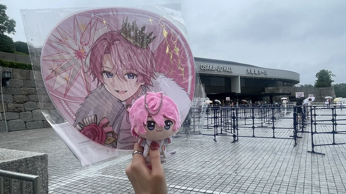 tumumegu_'s tweet photo. この日が来るまでそわそわ🤣

いざモニターに映った瞬間
「え、さとみさんじゃない!?」
って思うくらいオールバックの破壊力がすごかった😂
…ちゃんとさとみさんでした😇

モニターに映るたび、視線も表情も全部がずるい。
麗しさの中に抗えない色気があって完全に虜でした。
#すとぷり10周年ライブ https://t.co/w9hMdgc57a