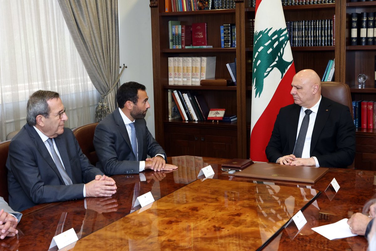 nationalbloc_lb's tweet photo. التقى وفد من الكتلة الوطنيّة رئيس الجمهوريّة العماد جوزاف عون، وأكّد دعم الكتلة الكامل لمسار استعادة الدولة لدورها وسيادتها، وترسيخ سلطة المؤسّسات الشرعيّة على امتداد الأراضي اللبنانيّة.

وأكّد الوفد ضرورة مواصلة المسار التفاوضي في واشنطن لتحرير لبنان من الاحتلال الإسرائيلي، وتجريد جميع الميليشيات من سلاحها، وفي مقدّمتها حزب الله، حتى لا نستبدل احتلالًا بآخر.

وقد تمّ التأكيد على أنّ أهميّة اتفاق الإطار تكمن في استعادة لبنان لقراره، وانتزاع الورقة اللبنانيّة من أيدي القوى الإقليميّة، وحصرها بيد الدولة اللبنانيّة، بصفتها الممثّل الشرعي والوحيد للشعب اللبناني ومصالحه.