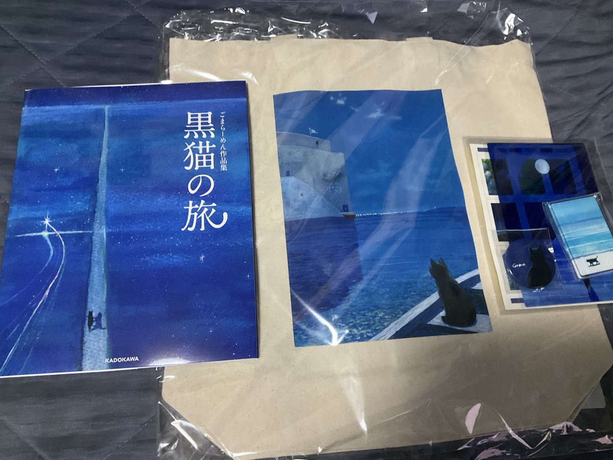 premini_so506i's tweet photo. ずっと前から楽しみにしてた、
ごまらーめんさんの画集（グッズつき）が届いたー！🙌
色々どこに飾ろうかなー☺️ https://t.co/Dm0YVWkLSK