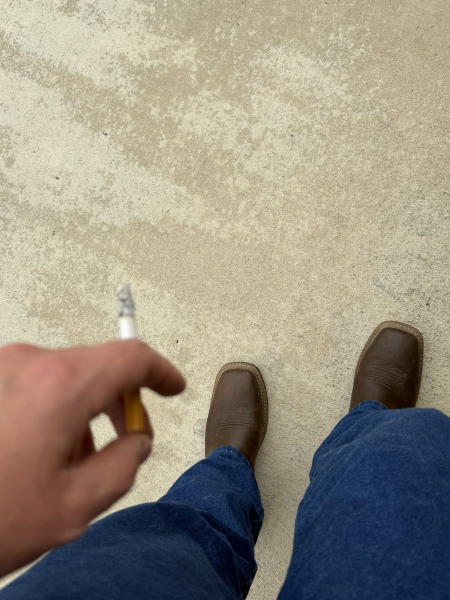BLUF3489's tweet photo. Happy Tuesday everyone! Thank you everyone for the support it was a nice surprise when I woke up this morning 😏😏. Looking forward to catching up on what I’ve missed after work 😜

#bootedsmoker #marlbororeds https://t.co/oFG6iLMv14