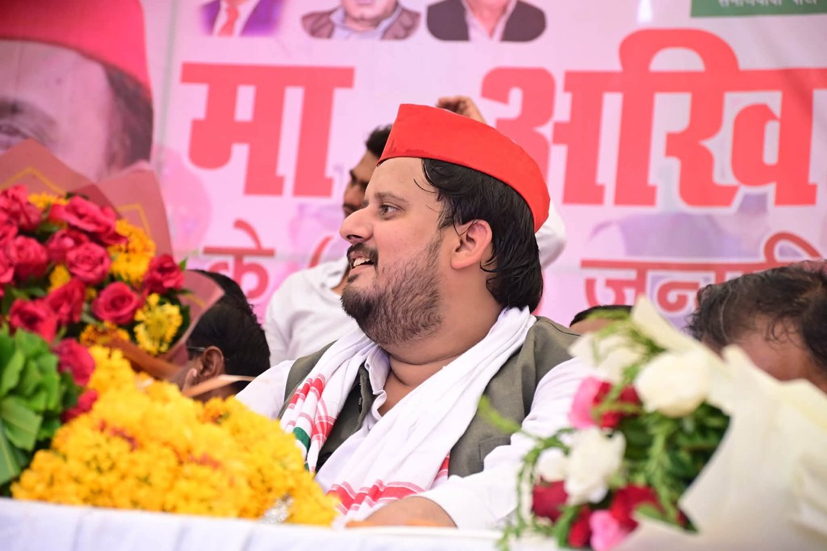adeel_hamzaaa_'s tweet photo. चंद गज़ की शहरीयत किस काम की, 
उड़ना आता है तो छत किस काम की, 
हम भी कपङों को अगर तरजीह दें, 
फिर हमारी शख्सियत किस काम की।
#254 फाफामऊ विधानसभा !! https://t.co/tjpsL7qN4c