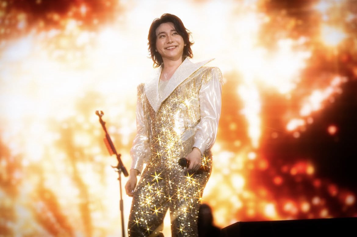 kure1020's tweet photo. ステージ上での大森元貴は宇宙一輝いてる
#大森元貴 https://t.co/EhWxZ8gD42