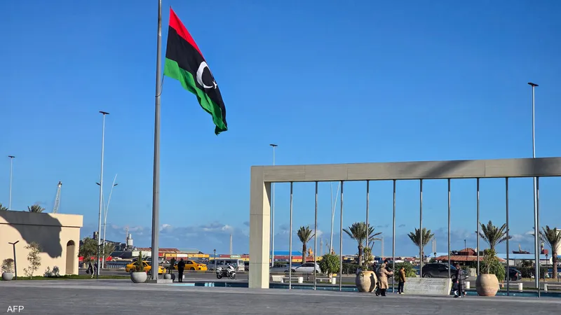 Libya_amraa's tweet photo. من يصوغ قواعد الانتقال السياسي في ليبيا؟ ومن يضمن تنفيذها؟
السؤال لم يعد يتعلق بكتابة القواعد فقط، بل بوجود إرادة سياسية وآليات ملزمة تضمن احترامها. فنجاح أي مرحلة انتقالية يبدأ بالتوافق الوطني، ويكتمل بالمؤسسات القادرة على تطبيق ما يتم الاتفاق عليه بعيدًا عن المصالح الضيقة. https://t.co/Lk2Mn5MyvJ