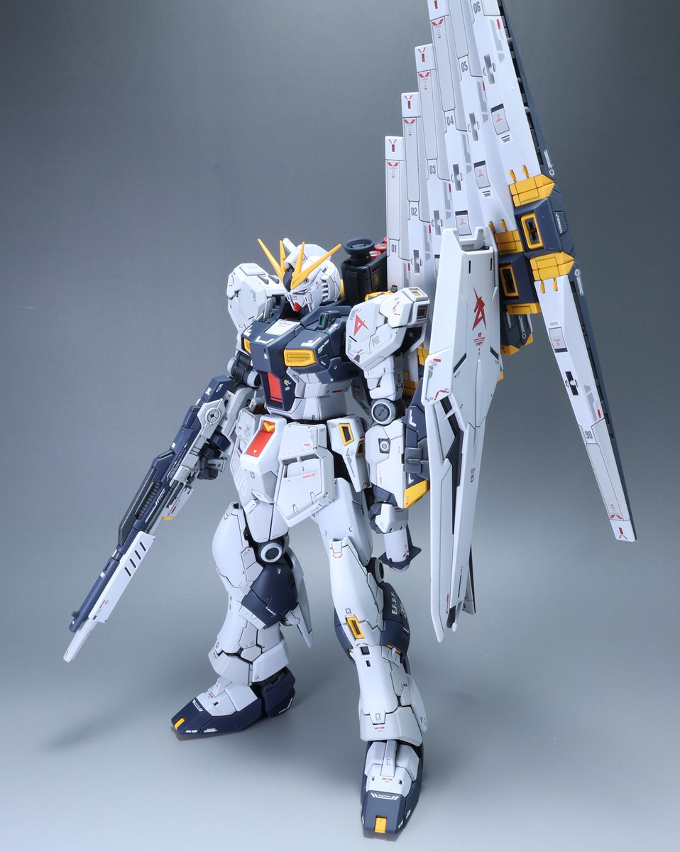 Shinon1218's tweet photo. RG νガンダム
EOS R6MarkⅡ/70-200mm F2.8 

職場の企画にて製作いたしました。
RG、かっこよすぎる。

#ガンプラ #GUNPLA
#νガンダムあつまれ https://t.co/dA93XN98zZ