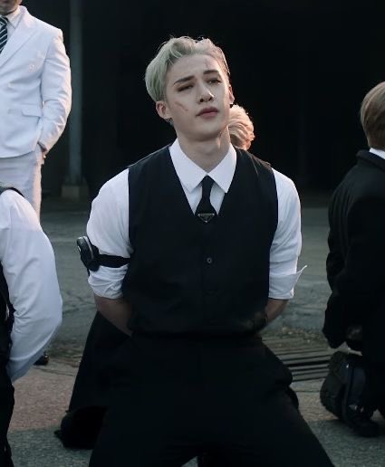 witch1vy's tweet photo. gangster bang chan from freeze is a barista now damn https://t.co/tMgi55ad8v