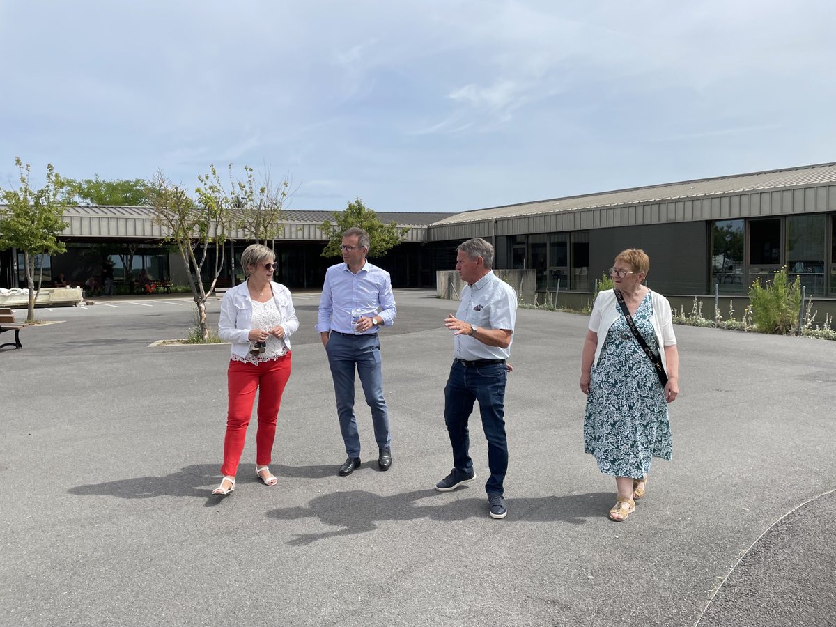 ardennescd08's tweet photo. Visites de sites dĂ©partementaux : Le PrĂ©sident du #cd08 a prĂ©sentĂ© au PrĂ©fet des #Ardennes quelques sites du DĂ©partement : Le Domaine du ChĂąteau de La Cassine et son couvent des cordeliers, la station touristique de Bairon et le collĂšge dâAttigny. https://t.co/nMjopPhgxP