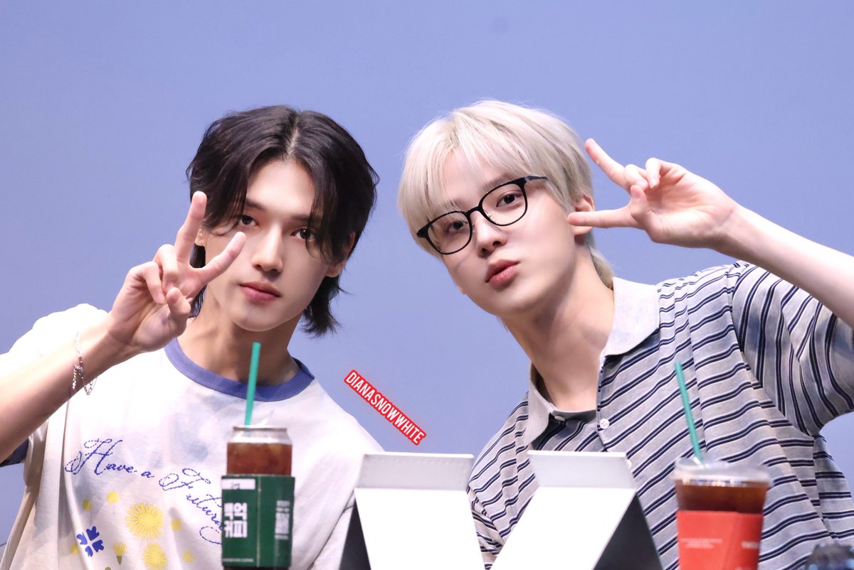 dianasnowwhite's tweet photo. 260706 우영 - fromm

검은 고양이 &amp; 골든 리트리버 ♡

#YUNHO    #WOOYOUNG 
#에이티즈   #ATEEZ   #윤호   #우영 https://t.co/b2lLxbIROF