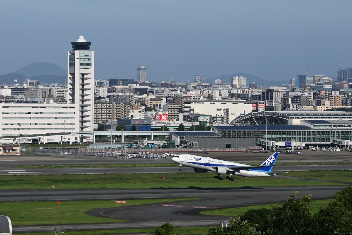 5z5q2D9cbz2450's tweet photo. 福岡空港RWY16Lから離陸していく717A。
2026.07.07
#ana_B777
#JA717A https://t.co/EneKNBL1gj