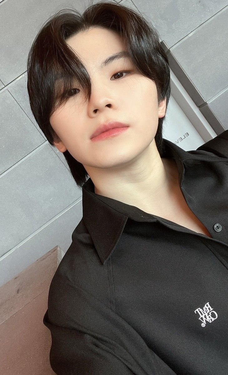 say_seventeen__'s tweet photo. 지훈님 셔츠 사랑함 https://t.co/eyjQwoscS7