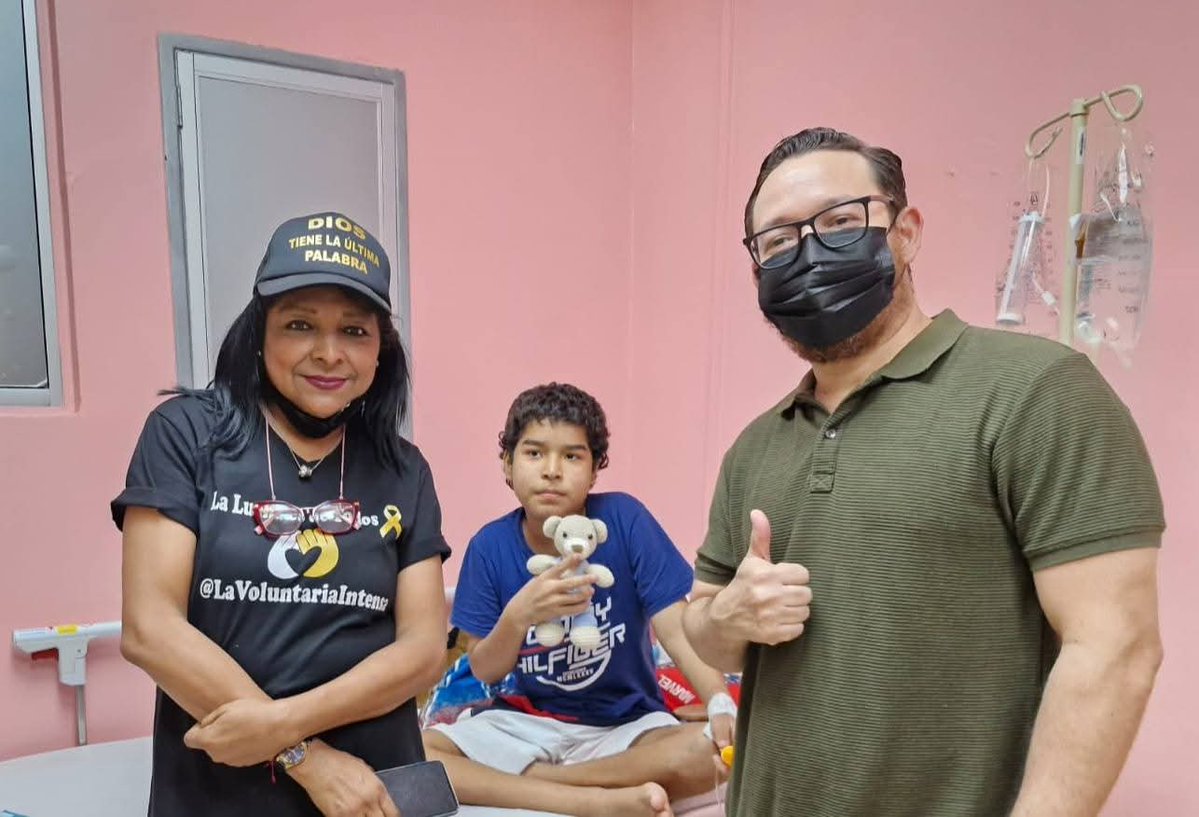 PaolaSmith2812's tweet photo. La oración tiene poder, que no se nos olvide 🎗️🙌🏽🙏🏽🏥 valiente Wellington ya recibiendo su trasplante de médula ósea 🙌🏽  les pido me ayuden con sus oraciones para que todo salga bien con la Bendición de Dios #enciendetufe 🕯️🎗️❤️🙏🏽 #soylavoluntariaintensa 🙋🏽🙌🏽🕯️🎗️❤️ #RT https://t.co/SNaq08UXhn