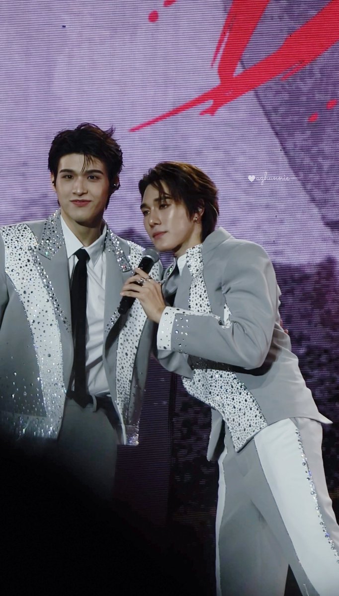 azhunnie's tweet photo. คุณเงินเดือนของผมกำลังกอดกัน https://t.co/cZAHw4jwWh