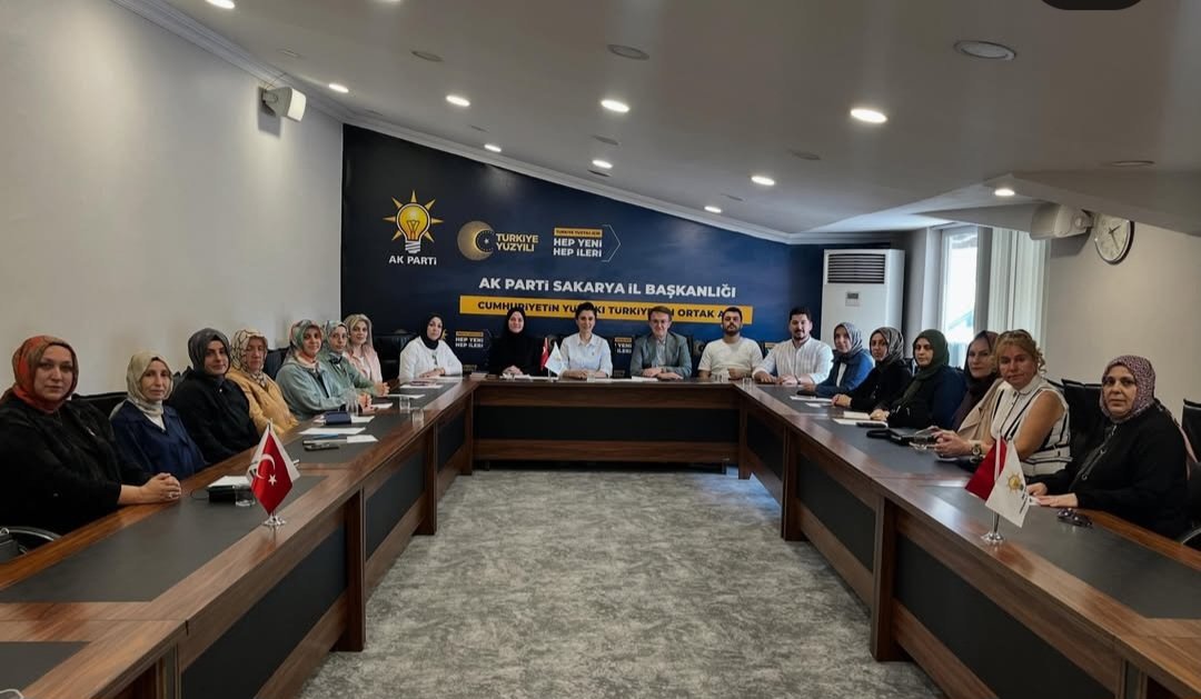 akkadinkarasu's tweet photo. Sağlık Politikaları Başkanımız Sn. Enver Tok, İl Kadın Kolları Başkanımız Sn. Duygu Çetin ve İl Gençlik Kolları Sağlık Politikaları Birim Başkanımız Fatih Çavuşoğlu'nun katılımlarıyla gerçekleştirilen Kadın Kolları Sağlık Politikaları Birim Başkanları Toplantısına katıldık. https://t.co/tJZqRI6f7r