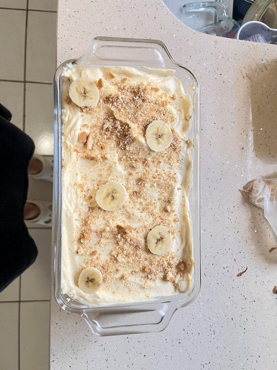notpieola's tweet photo. i need to make banana pudding again MFFFFHDHHHUUUUCCKKK https://t.co/vtPpaAsZKR