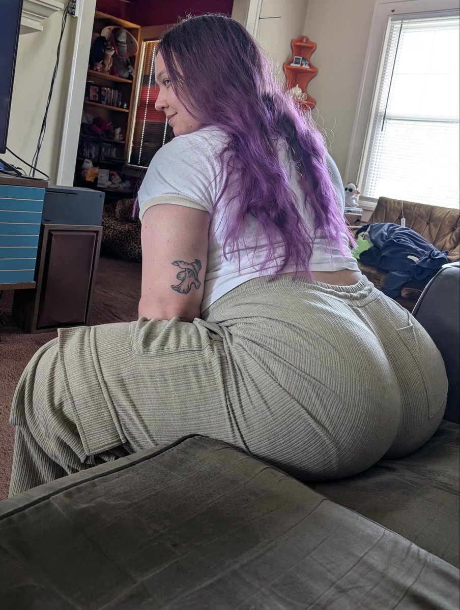 Laura Pumpkenzie tweet media