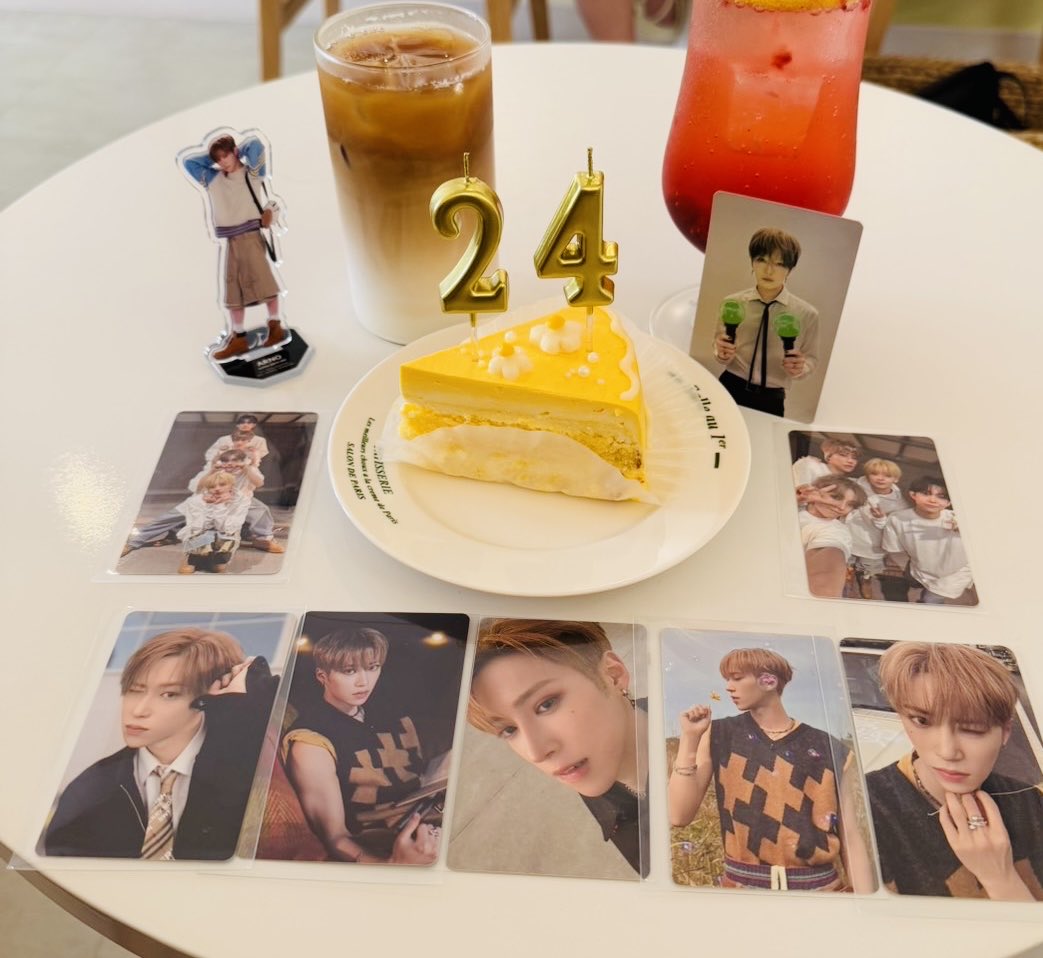 JEWELjj's tweet photo. ALD1推しの推し活に付き合って
アルノのセンイルのお祝いした🎂
ちゃっかりジェジュンもお祝い参加させてみたバージョン♡ https://t.co/rdpRZ5eHw8