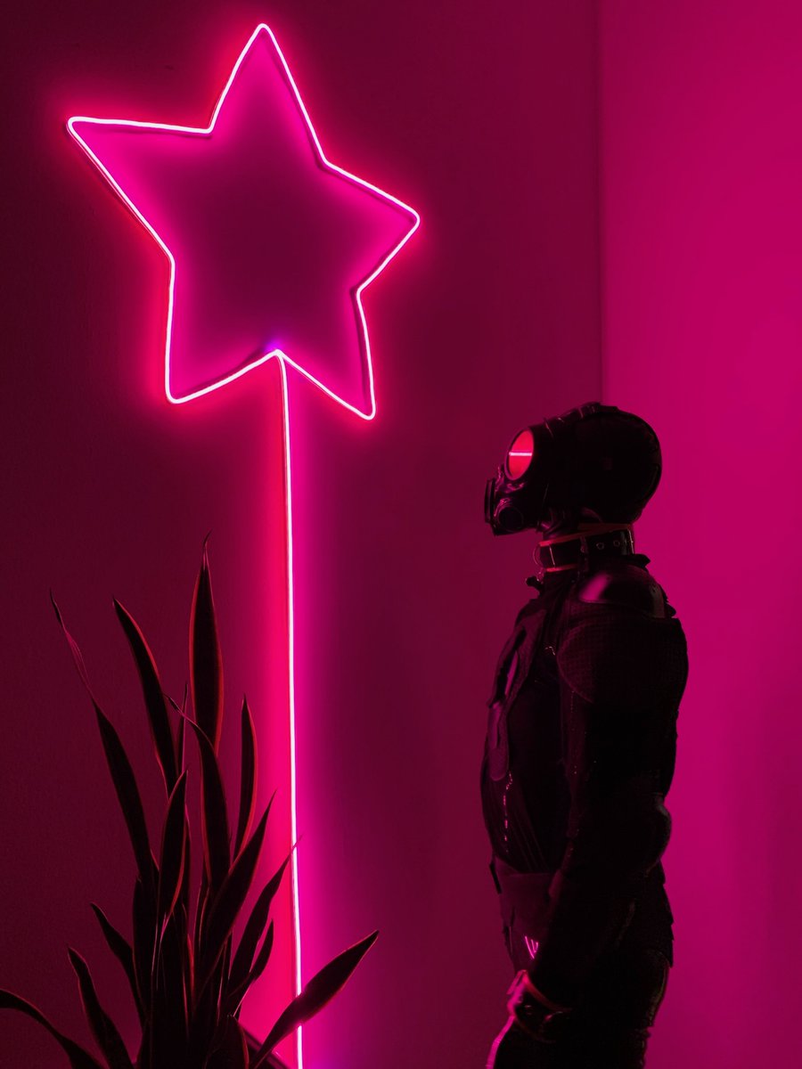 MasterBisonCZ's tweet photo. A drone and a pink star. 😈 Seems my artistic side decided to show up during this photoshoot. https://t.co/JxyLveW1V8