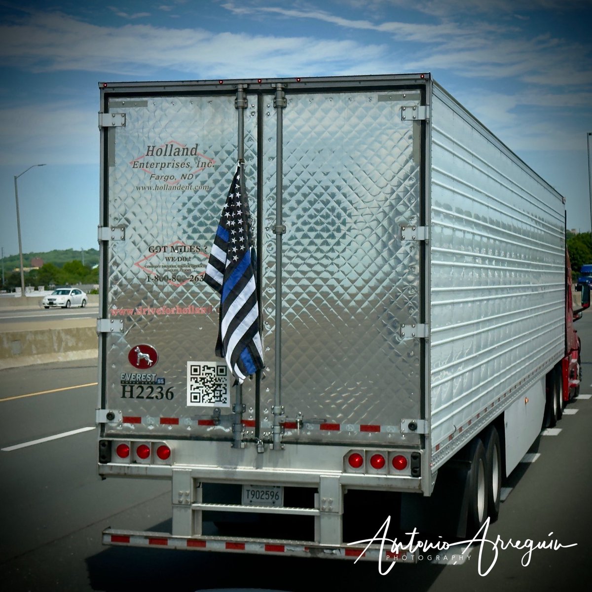 AAphotography70's tweet photo. Standing behind those who stand between danger and our communities. 🤍🖤💙 🇺🇸
#lawenforcement #lawenforcers #bluelivesmatter #policerespect #lawenforcementagency #police #statetroopers #respect #serveandprotect https://t.co/xqjbxGOABv