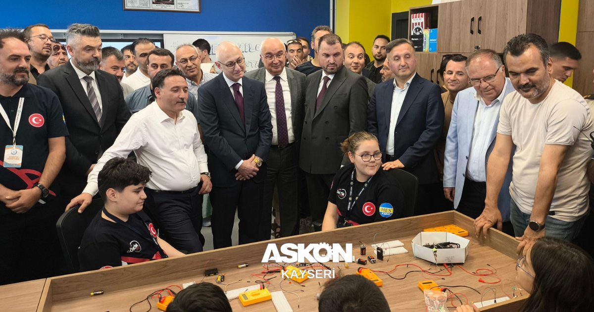 kayseriaskon's tweet photo. Kayseri Valiliğimiz himayelerinde hayata geçirilen GÖKTİM Melikgazi HES Kablo Teknoloji Atölyesi ile GÖKTİM Yaz Okulu Açılış Programına katılım sağladık.
Şehrimizin teknoloji ekosistemine değer katacak bu kıymetli yatırımların hayırlı olmasını dileriz.
#ASKON #Kayseri #Göktim https://t.co/5lHRZvN7MY