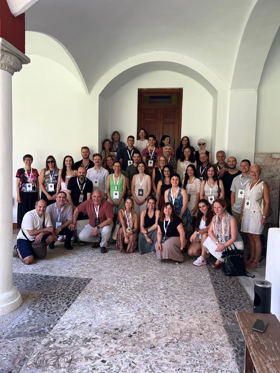 IESCJardin's tweet photo. ¡Nuestro centro en la vanguardia de la educación bilingüe! La profesora de inglés, Guadalupe Reveriego, participó en la mesa redonda internacional Bridging Metaphor and Foreign Language Instruction, con referentes de la Lingüística Cognitiva. https://t.co/bR4xjE7QMg