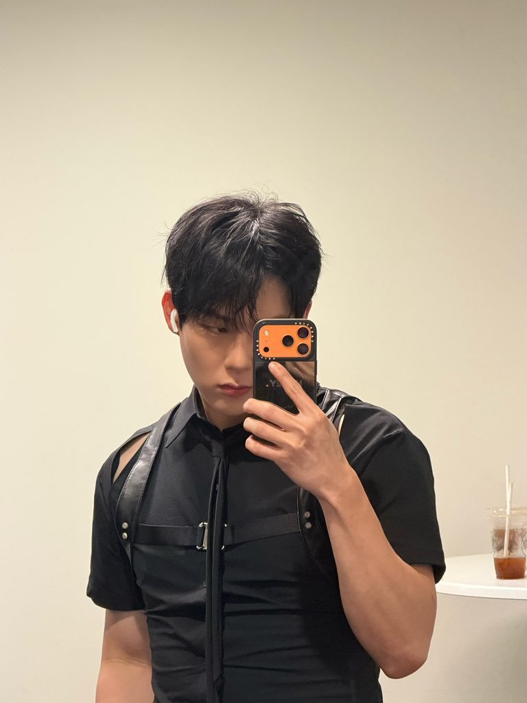 JJIKOON's tweet photo. 260708 주헌 인스타그램 

🎶 기현 - Stealin' Air https://t.co/VVhS3ZmMj6