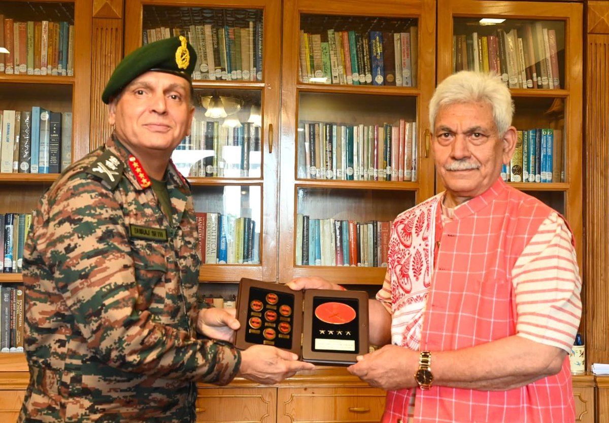 PTI_News's tweet photo. PHOTO | General Dhiraj Seth, Chief of Army Staff called on Lieutenant Governor Shri Manoj Sinha at Lok Bhavan, today.

The Lieutenant Governor and the Army Chief reviewed the prevailing security situation in the region.

The Army Chief was accompanied by Lieutenant General Balbir Singh, GOC Chinar Corps.

(Image Source: Lok Bhavan)

#JammuandKashmir
