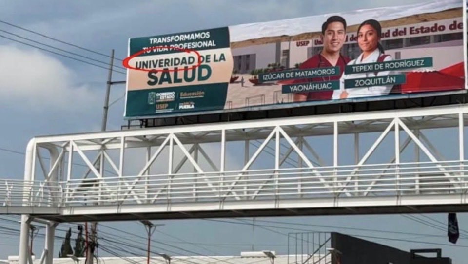 escajos's tweet photo. ¿Alguien en el gobierno de Puebla lee?

-No https://t.co/egTRgQAr26