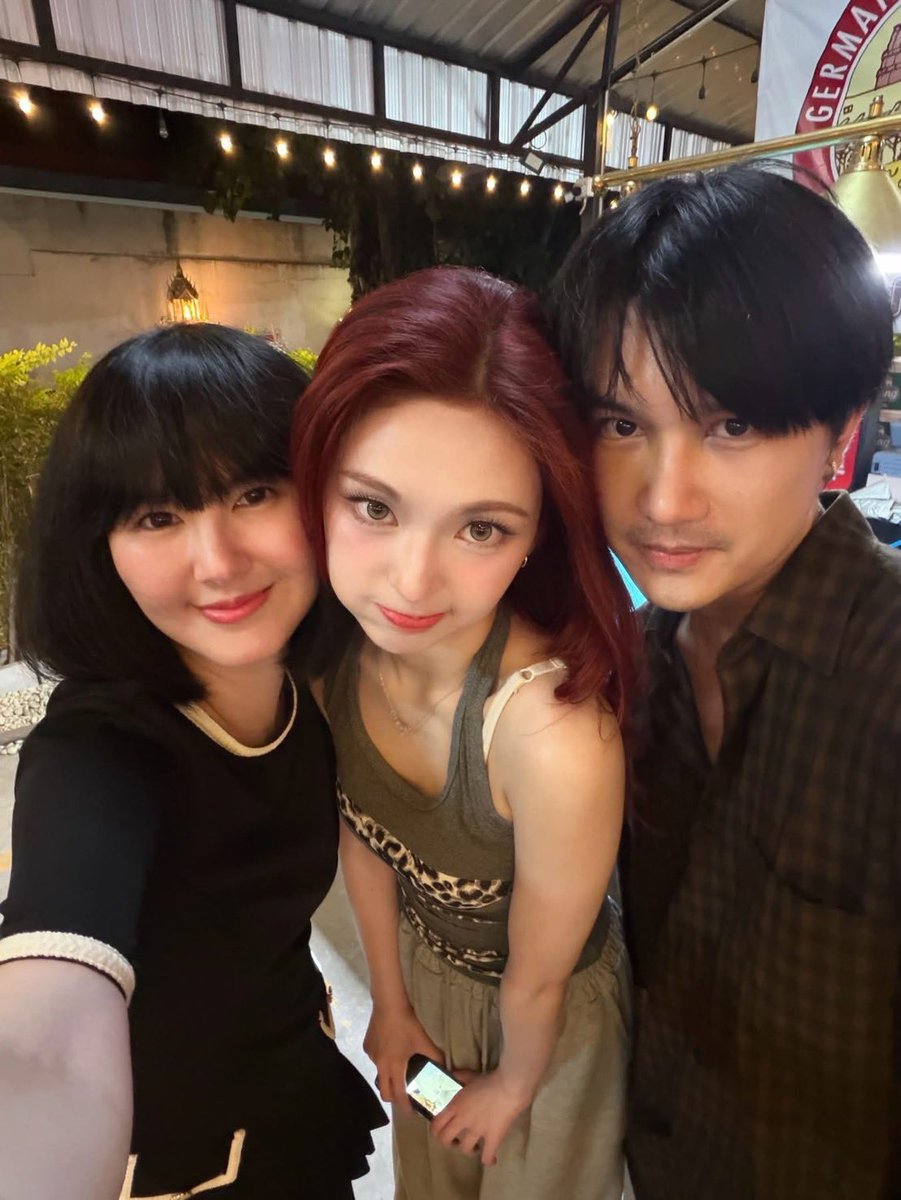 _CQTth's tweet photo. มามี้ลงรูปกับน้องชิกิต้า พร้อมแคปชั่น “ถึงจะมีเวลาเจอกันน้อยแต่ก็สนุกสุดๆเหมือนทุกครั้ง  … ไว้เจอกันใหม่ ขอนานๆกว่านี้นะค้าบบเจ่เจ้🍒🐈‍⬛”

น้องชิแวะชาร์จพลังกับที่บ้าน กำลังใจและหมูกระทะเต็มร้อย พร้อมลุยคอนเสิร์ต 

#CHIQUITA #치키타 #BABYMONSTER https://t.co/EnivukaBiY