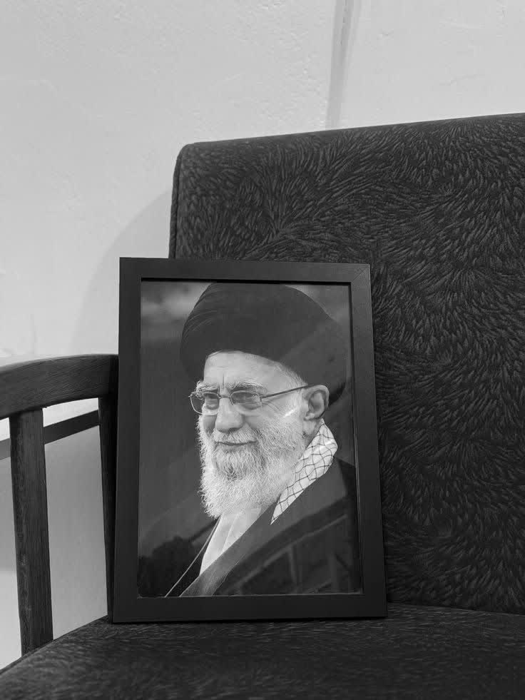 tabarak119322's tweet photo. صارت صورته بإطار، وما سمعنا منك خبر
#اللهم_عجل_لولیک_الفرج 
#salı 
#یاصاحب_الزمان https://t.co/xqFWpxo86o