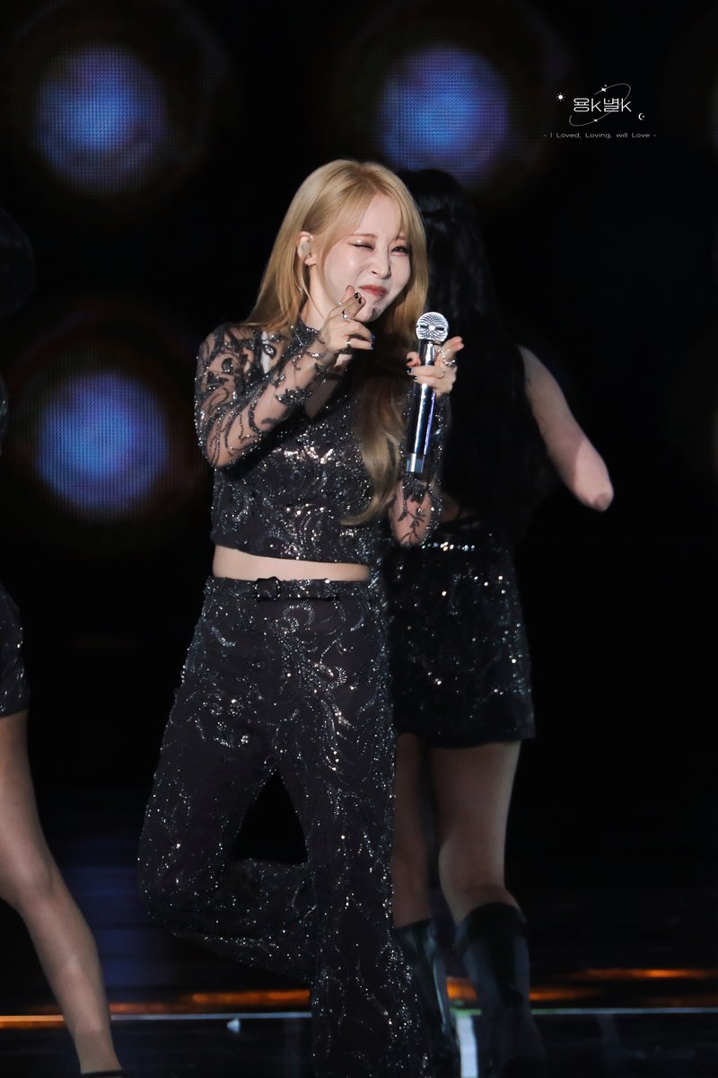 yongbyul_lll's tweet photo. 260620 MAMAMOO 2026 WORLD TOUR [4WARD] IN SEOUL  

💫😍

#MAMAMOO #마마무 #ママム #SOLAR #솔라 #ソラ #MoonByul #문별 #ムンビョル #WheeIn #휘인 #フィイン #HWASA #화사 #ファサ #4WARD #MAMAMOO2026 #MAMAMOO_2026_WORLD_TOUR https://t.co/KwBhOziNcL