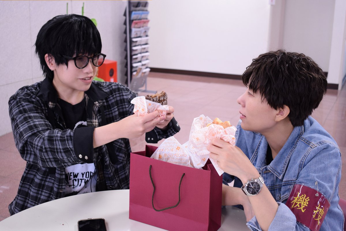 nyan313's tweet photo. 【cos】M!U4o4

メロンパンでお祝い～🍈smちゃんお誕生日おめでと～💕🎂🥂

ibk：ざね
sm：にゃん
撮影：とかげさん https://t.co/w4e8t7FsVF