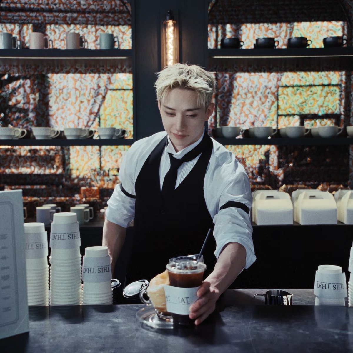 gnabnahcpics's tweet photo. BARISTA CHAN IS SO HANDSOME https://t.co/vsl52bDPKs