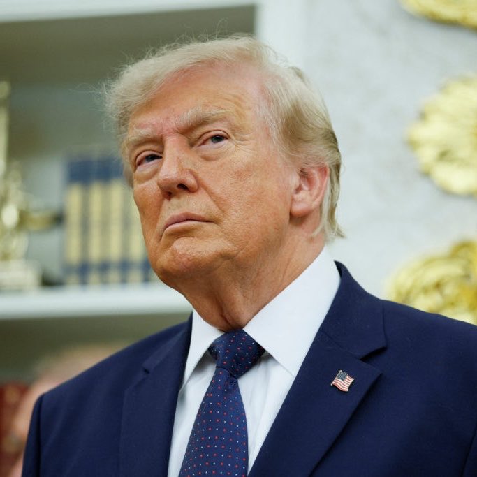 GlobeEyeNews's tweet photo. President Trump announces he will remove U.S. sanctions on Turkey and considers the sale of F-35 fighter jets. https://t.co/eDd2OnLzBz