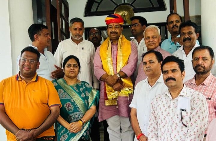 Dr.Alka Mundra (Modi ka Parivar) tweet media