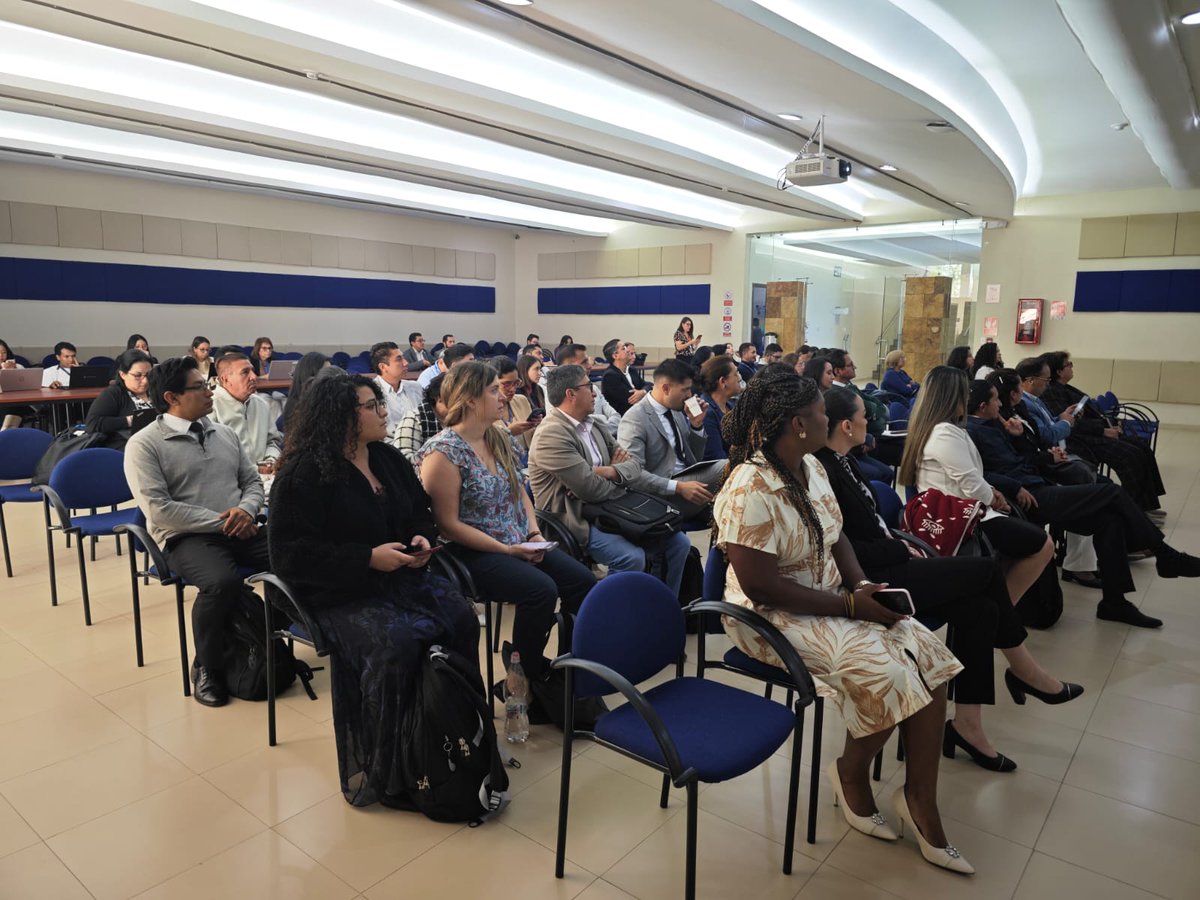 Caces_Ec's tweet photo. 📣AHORA
Wladimir Paredes, consejero del #CACES, desde la @Uni_Indoamerica, lidera los talleres de difusión de la reforma al Reglamento para el Reconocimiento de Carreras o Programas del Instituciones de Educación Superior otorgadas por agencias extrajeras de acreditación. https://t.co/RplTCqwiFB