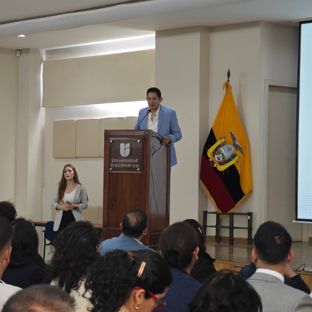 Caces_Ec's tweet photo. 📣AHORA
Wladimir Paredes, consejero del #CACES, desde la @Uni_Indoamerica, lidera los talleres de difusión de la reforma al Reglamento para el Reconocimiento de Carreras o Programas del Instituciones de Educación Superior otorgadas por agencias extrajeras de acreditación. https://t.co/RplTCqwiFB