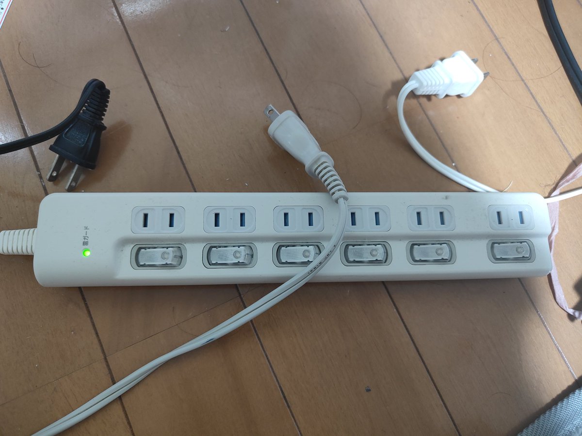 type6759mint's tweet photo. おそらく「火事」に対する不安が大きいんだろうなぁと思う。
火事になったことはないんだけど、火事＝全てなくなる、のイメージがあって、
ここまでしないと不安で眠れなくなるレベルの強迫性障害。なお、強迫性障害とおそらくADHDももってるっぽい。頭の中が、しっちゃかめっちゃか。 https://t.co/lqGwb7ex8q